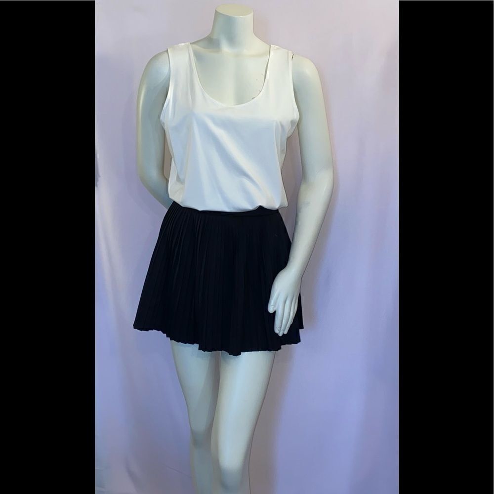 NWOT Forever 21 pleated skirt